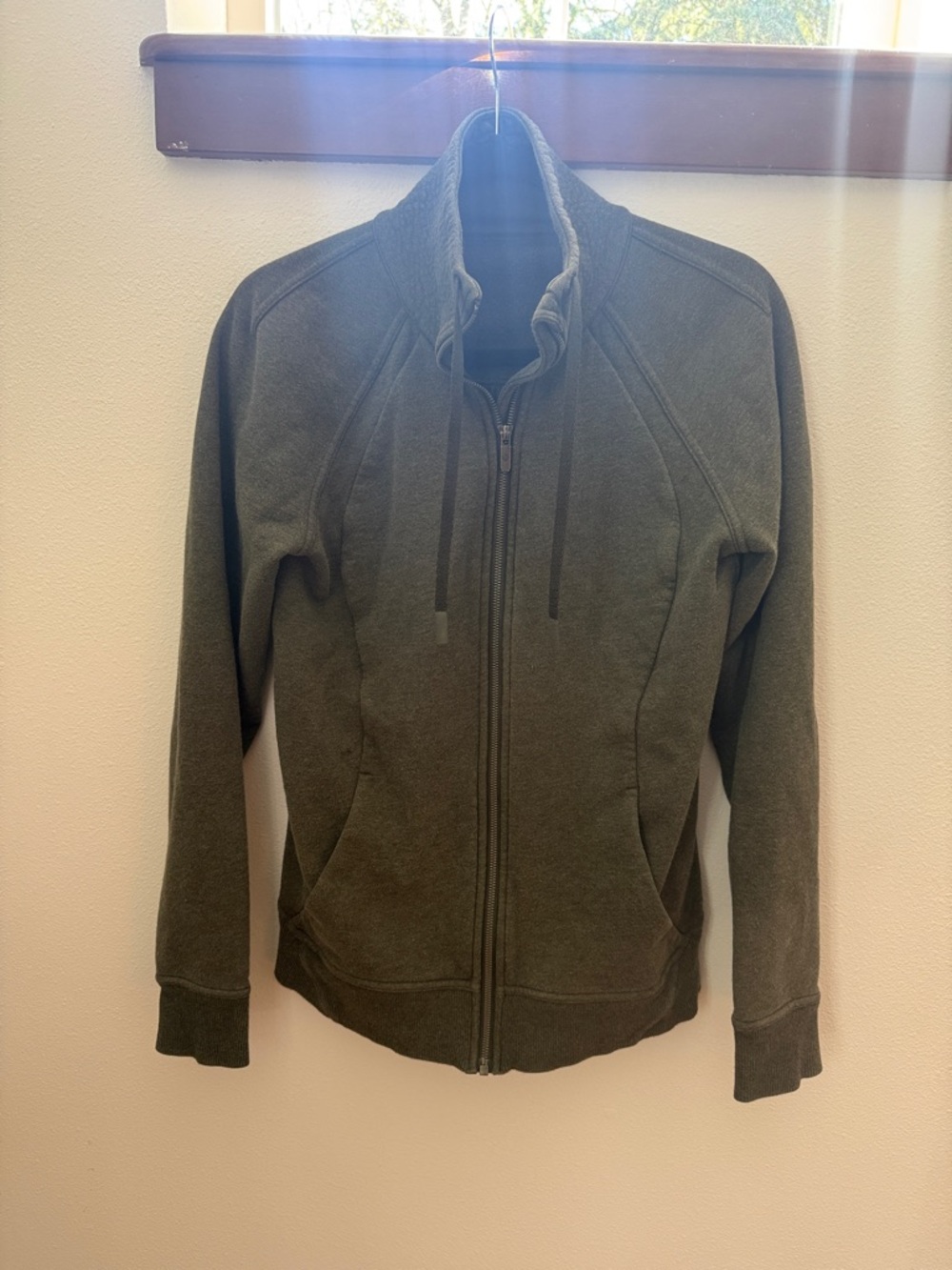 lululemon athletica Women’s Olive Green Full-Zip Sweater
